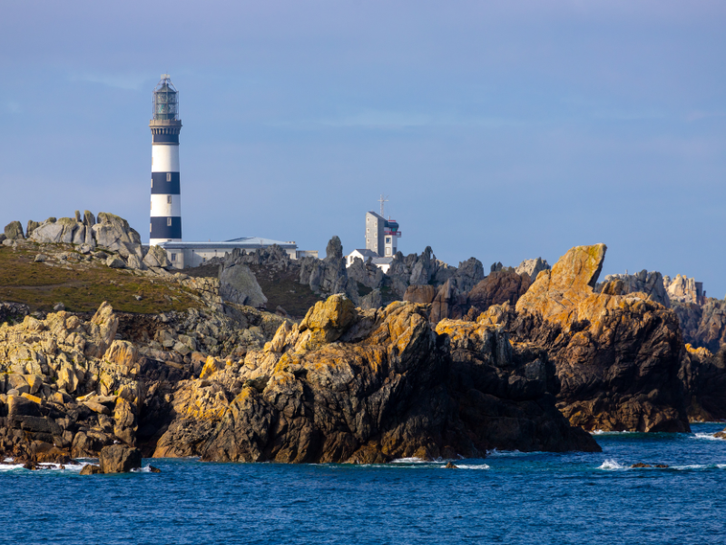 Phare du Créac’h symbolisant le pilotage stratégique et la cybersécurité